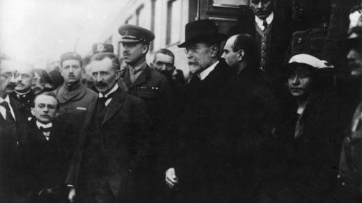 Tomáš Garrigue Masaryk se po 4 letech exilu vrací do vlasti (Wilsonovo nádraží v Praze 21. prosince 1918)